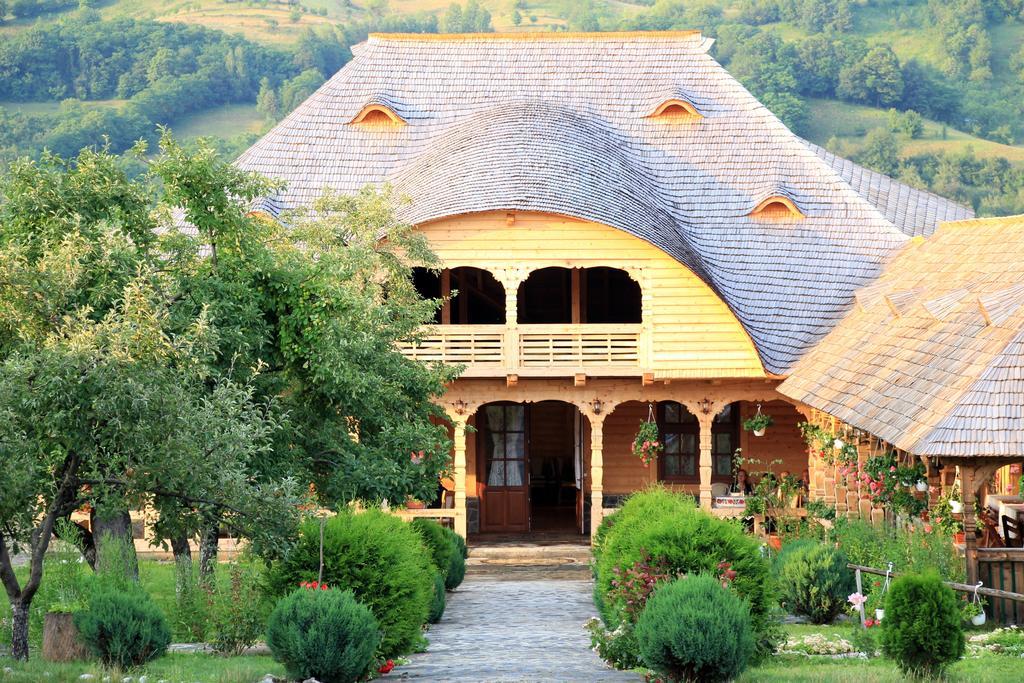 Pensiunea Sub Cetate La Matei Oncesti Exterior photo