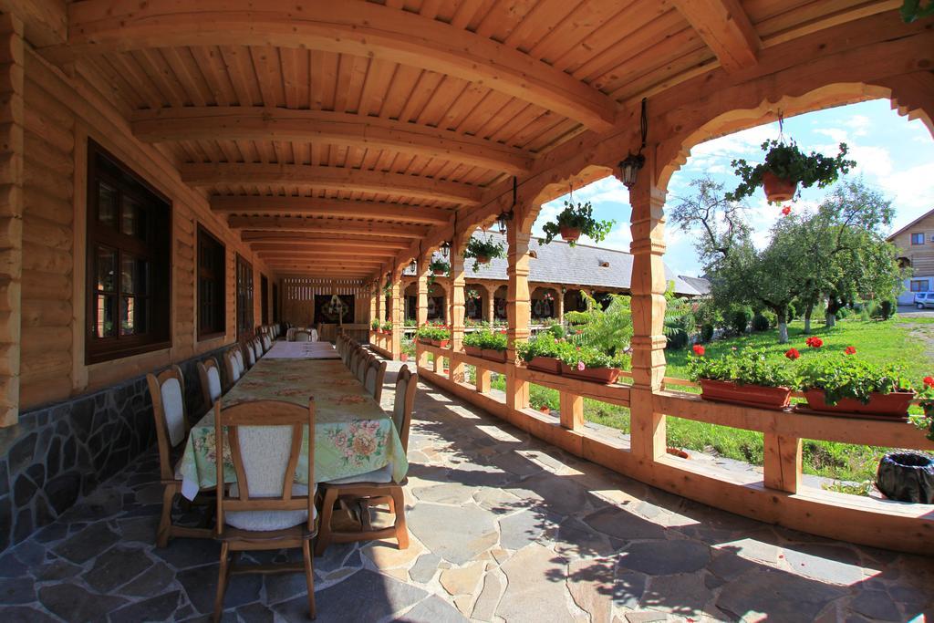 Pensiunea Sub Cetate La Matei Oncesti Exterior photo