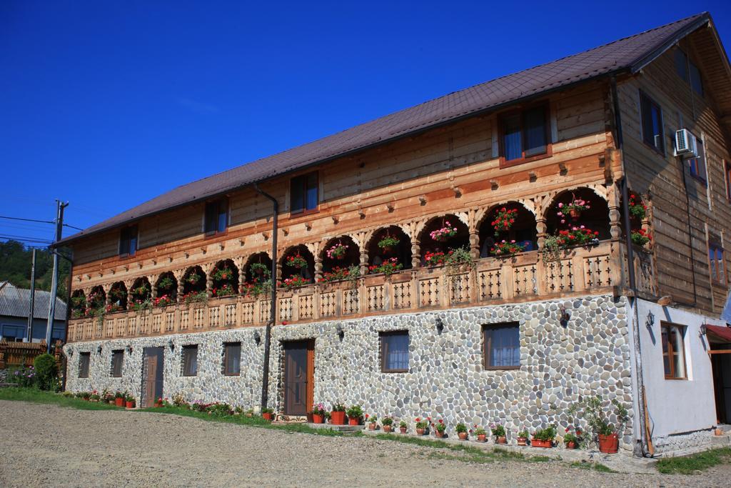 Pensiunea Sub Cetate La Matei Oncesti Exterior photo